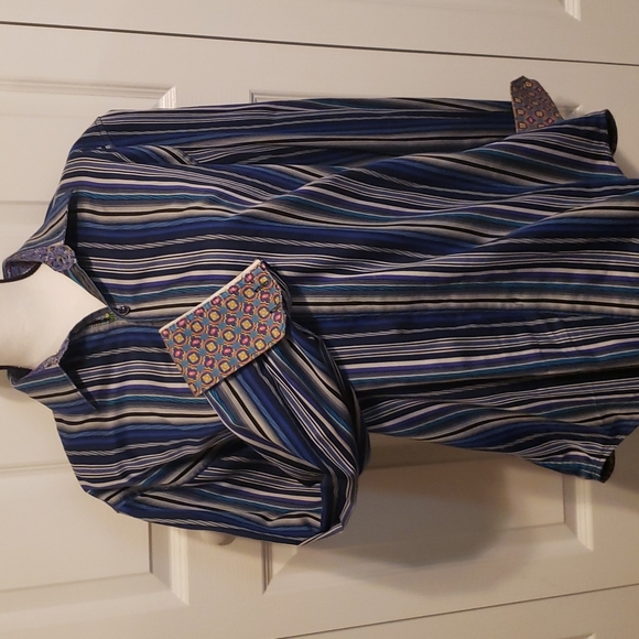 Robert Graham Other - Robert Graham blue shirt size LG